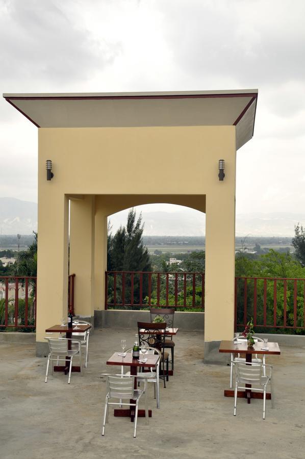 Sams Hotel ปอร์โตแปรงซ์ ภายนอก รูปภาพ