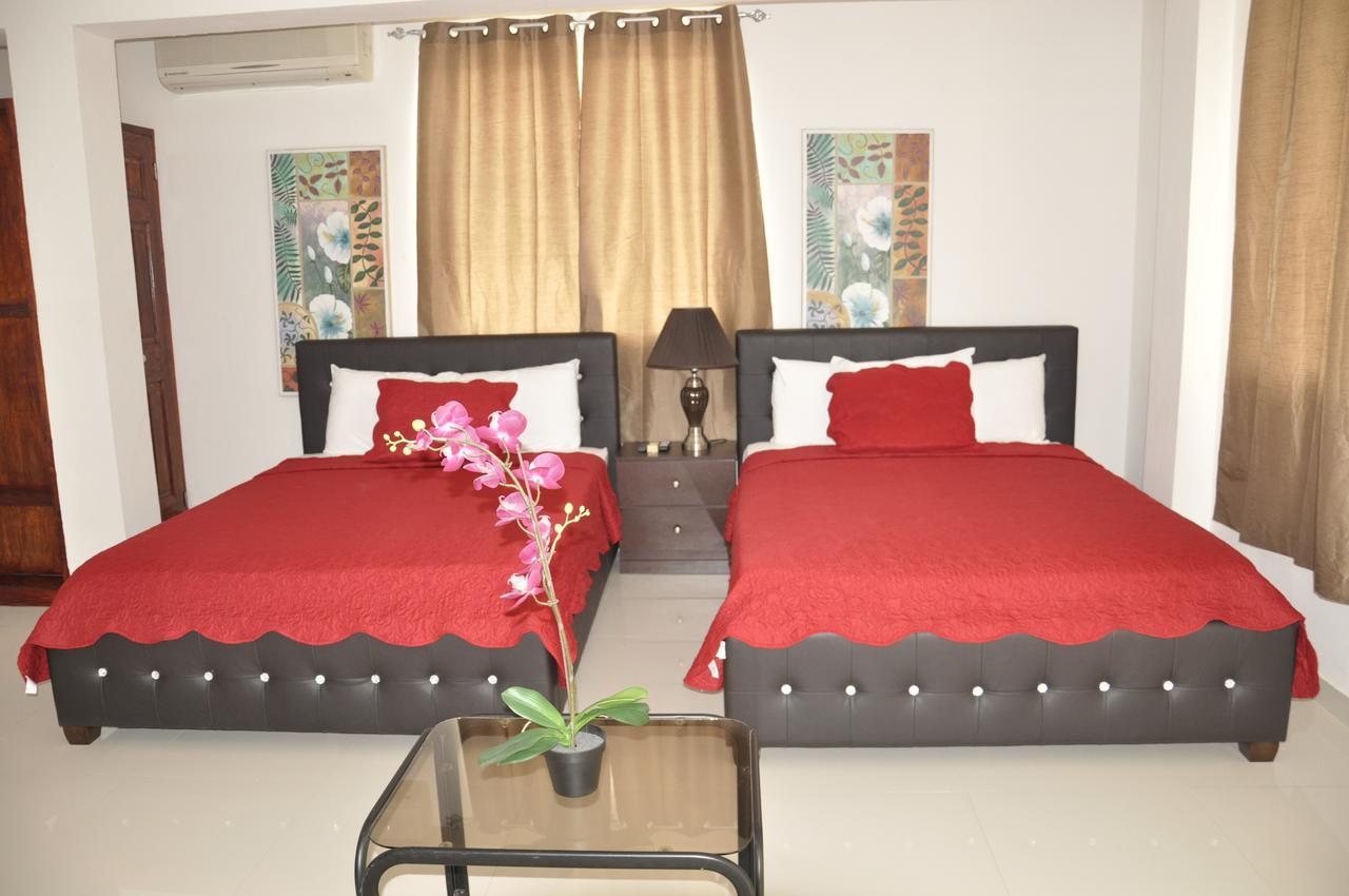 Sams Hotel ปอร์โตแปรงซ์ ภายนอก รูปภาพ