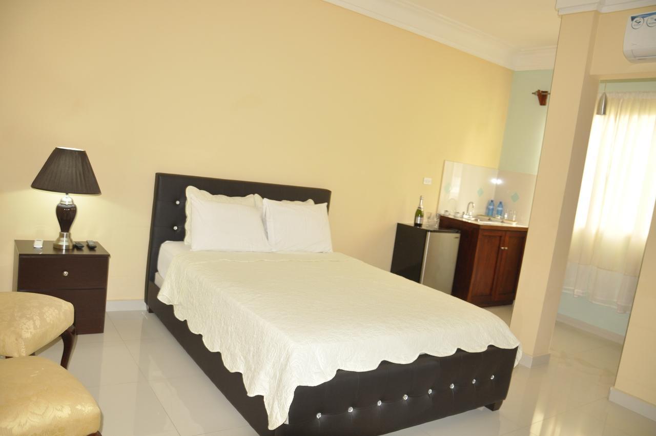 Sams Hotel ปอร์โตแปรงซ์ ภายนอก รูปภาพ