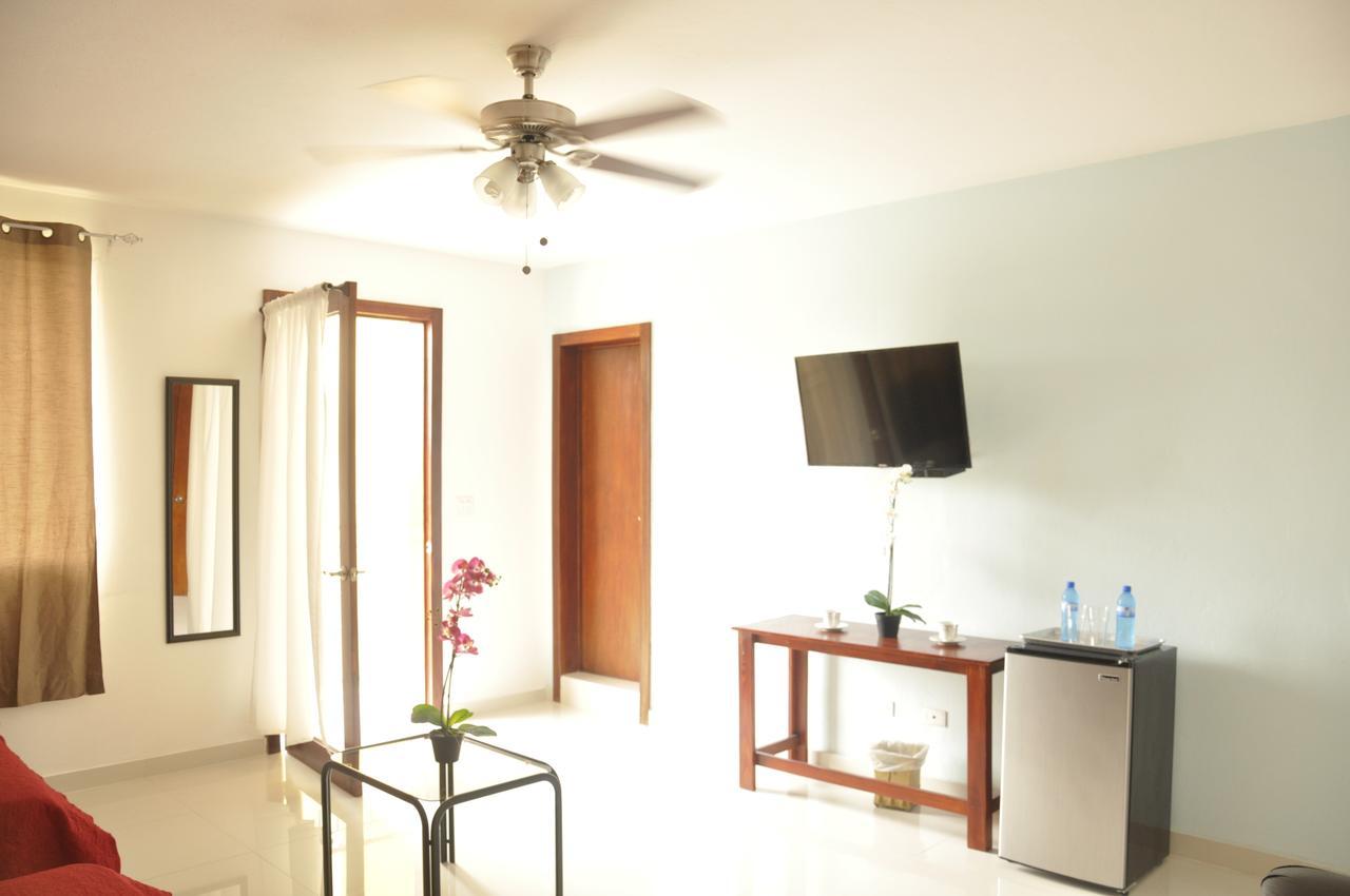 Sams Hotel ปอร์โตแปรงซ์ ภายนอก รูปภาพ