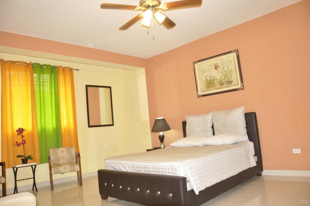 Sams Hotel ปอร์โตแปรงซ์ ภายนอก รูปภาพ