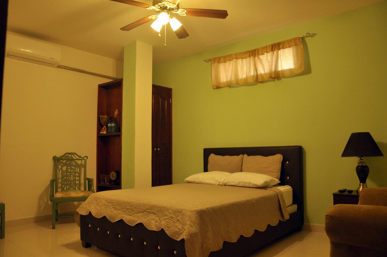 Sams Hotel ปอร์โตแปรงซ์ ภายนอก รูปภาพ